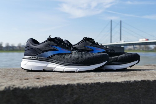 Test BROOKS Dyad 11