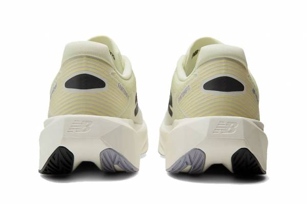 NEW BALANCE FuelCell Rebel v5 (Herren)