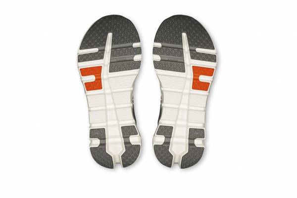 On Cloudrunner 2 (Damen)