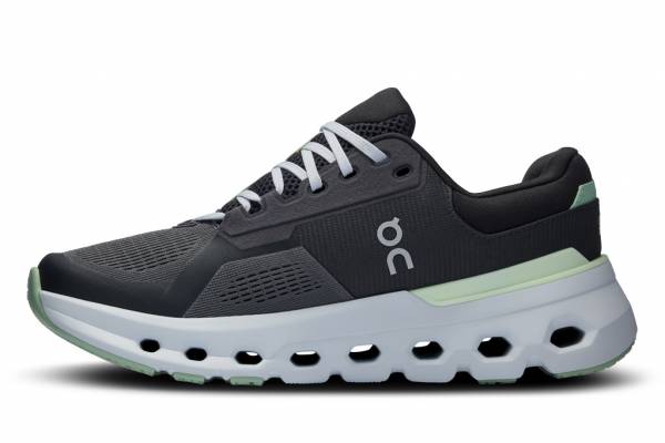 On Cloudrunner 2 (Damen)