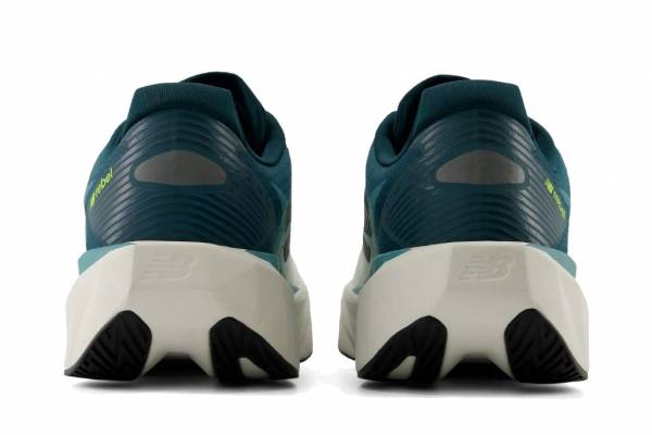 NEW BALANCE FuelCell Rebel v5 (Herren)