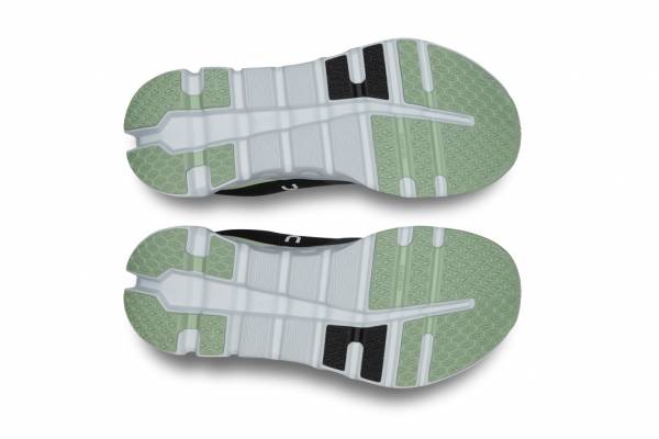 On Cloudrunner 2 (Damen)